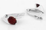 Серьги из серебра с гранатом овал 6х8 мм 11690
