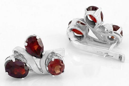 Серебряные серьги с гранатом 11707 купить в магазине Самоцветы мира