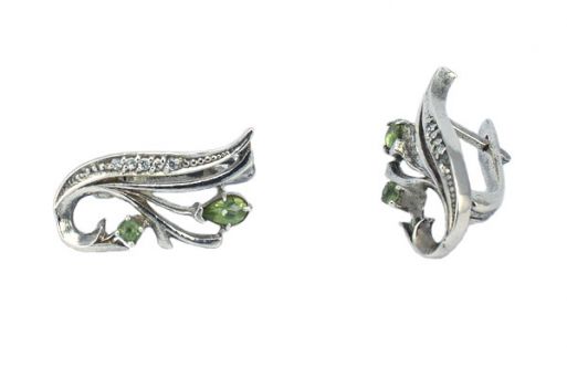 Серьги из серебра 925 пробы с хризолитом.