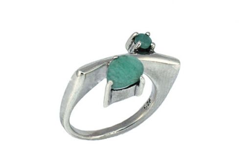 Серебряное кольцо с изумрудом 17413 купить в магазине Самоцветы мира