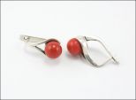 Серьги из серебра с кораллом красным шар 8 мм капля малая 23003