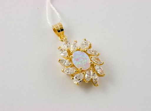 Позолоченный кулон из мельхиора с опалом и фианитами 23450 купить в магазине Самоцветы мира