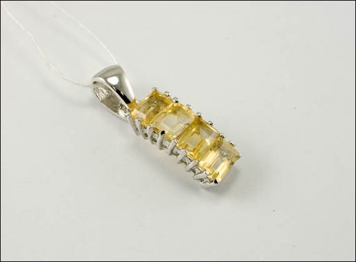 Серебряный кулон с цитрином 23519 купить в магазине Самоцветы мира