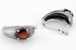 Серьги из серебра с гранатом овал 6х8 мм 2351