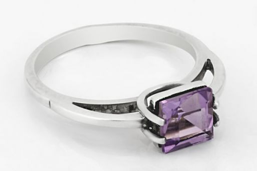 Серебряное кольцо с аметистом 24084 купить в магазине Самоцветы мира