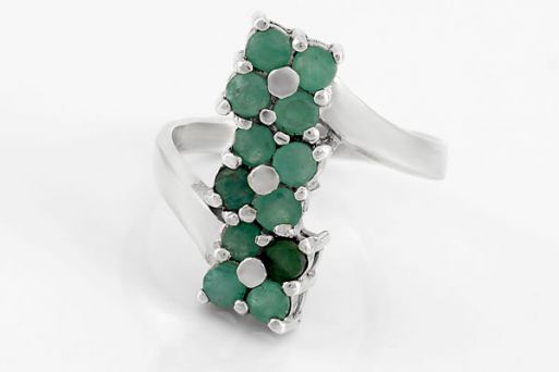 Серебряное кольцо с изумрудом 25317 купить в магазине Самоцветы мира
