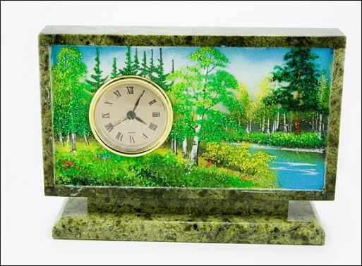 Часы настольные из змеевика 26982 купить в магазине Самоцветы мира