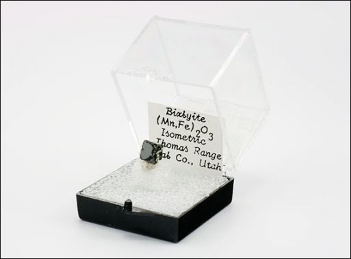 Образцы Биксбиит ― Самоцветы мира