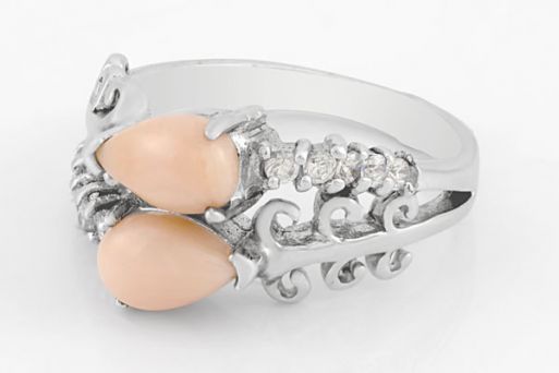 Серебряное кольцо с кораллом и фианитами 29863 купить в магазине Самоцветы мира