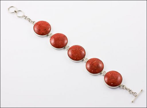 Серебряный браслет с губчатым кораллом 5 кругов 29907 купить в магазине Самоцветы мира