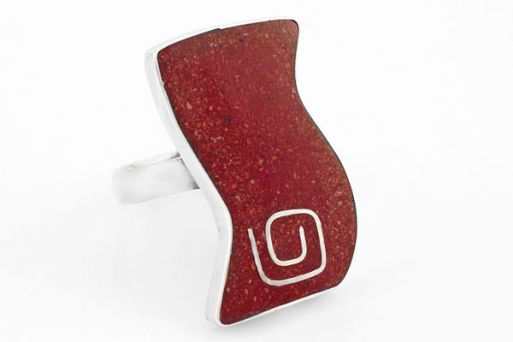 Серебряное кольцо с кораллом 30105 купить в магазине Самоцветы мира