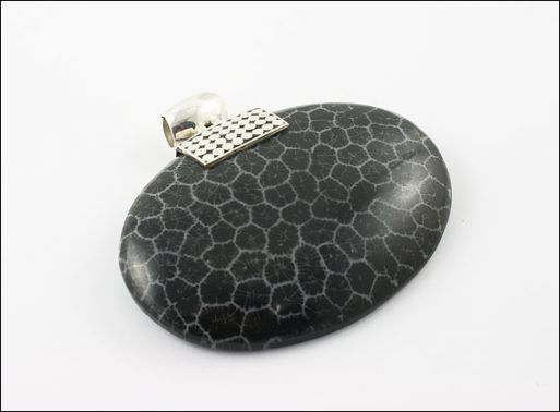 Серебряный кулон с кораллом 30176 купить в магазине Самоцветы мира