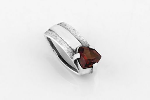 Серебряный кулон с гранатом 30871 купить в магазине Самоцветы мира