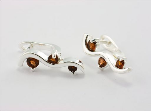 Серебряные серьги с гранатом 31271 купить в магазине Самоцветы мира