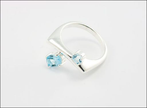 Серебряное кольцо с топазом 31347 купить в магазине Самоцветы мира