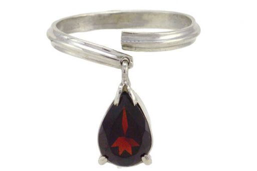 Серебряное кольцо с гранатом 32510 купить в магазине Самоцветы мира