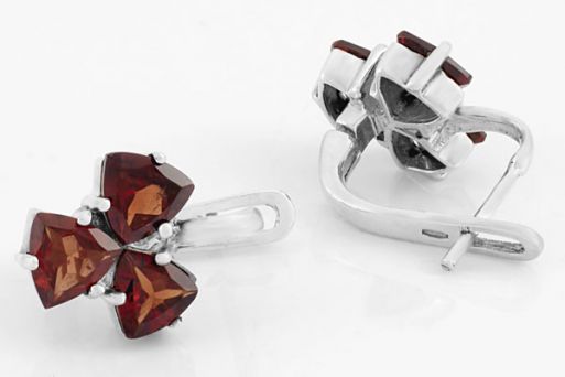 Серебряные серьги с гранатом 34797 купить в магазине Самоцветы мира