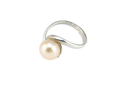 Кольцо из серебра 925 пробы с Жемчугом.
