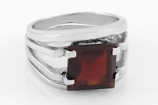 Серебряное кольцо с гранатом 37410 купить в магазине Самоцветы мира