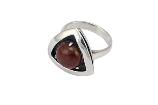 Кольцо из серебра 925 пробы с яшмой.
