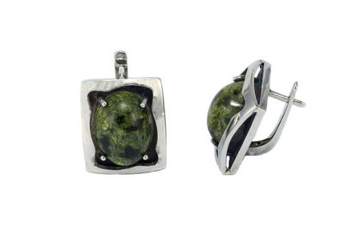 Серьги из серебра 925 пробы с змеевиком.