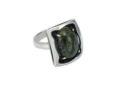 Кольцо из серебра 925 пробы с змеевиком.