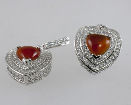 Серьги из серебра с сердоликом и фианитами сердце 8х8 мм 41933 ― Самоцветы мира