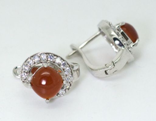 Серьги из серебра с сердоликом и фианитами квадрат 7х7 мм 42040 ― Самоцветы мира