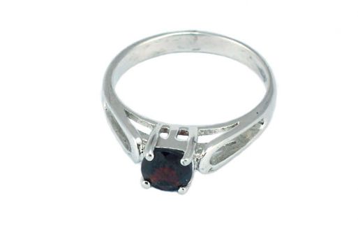 Серебряное кольцо с гранатом 42806 купить в магазине Самоцветы мира
