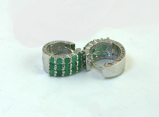 Серебряные серьги с изумрудом 43421 купить в магазине Самоцветы мира