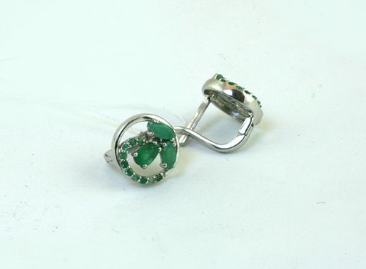 Серебряные серьги с изумрудом 43446 купить в магазине Самоцветы мира