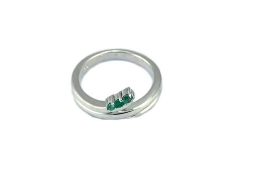 Серебряное кольцо с изумрудом 43651 купить в магазине Самоцветы мира