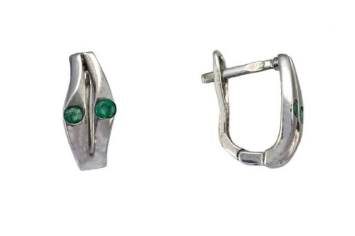 Серебряные серьги с изумрудом 43678 купить в магазине Самоцветы мира