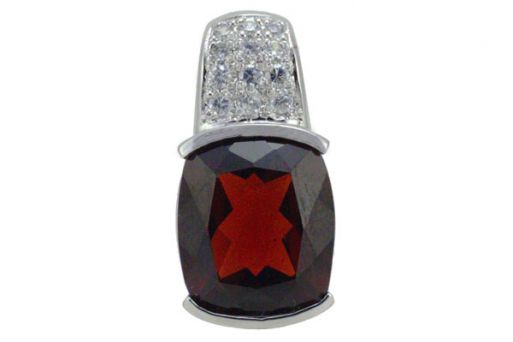 Кулон из серебра 925 пробы с гранатом.