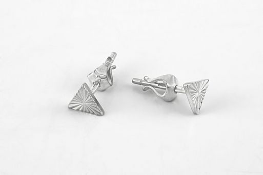 Серебряные серьги 44850 купить в магазине Самоцветы мира