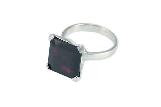 Серебряное кольцо с гранатом 45205 купить в магазине Самоцветы мира