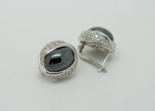 Серьги из серебра с гематитом и фианитами овал 8х13 мм 45820 ― Самоцветы мира