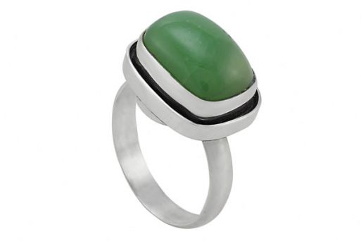 Кольцо из серебра 925 пробы с хризопразом.