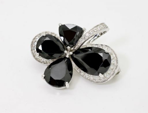 Серебряную брошь с кристаллами Swarovski 48071 купить в магазине Самоцветы мира