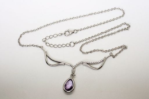 Серебряное колье с аметистом 48153 купить в магазине Самоцветы мира