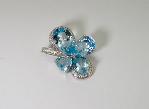 Серебряный кулон с топазом 48689 купить в магазине Самоцветы мира