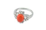 Кольцо из серебра с кораллом розовым овал 4х6 мм 49017