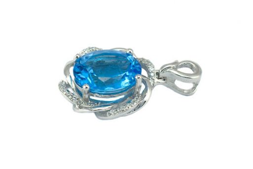 Серебряный кулон с топазом и фианитами 52953 купить в магазине Самоцветы мира