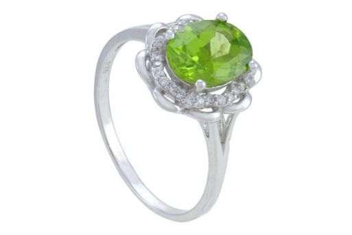 Кольцо из серебра 925 пробы с хризолитом.