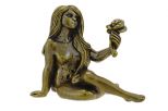 Фигурка из бронзы дева с цветком 25х22х15 мм