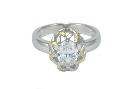 Кольцо из серебра 925 пробы с цирконом.