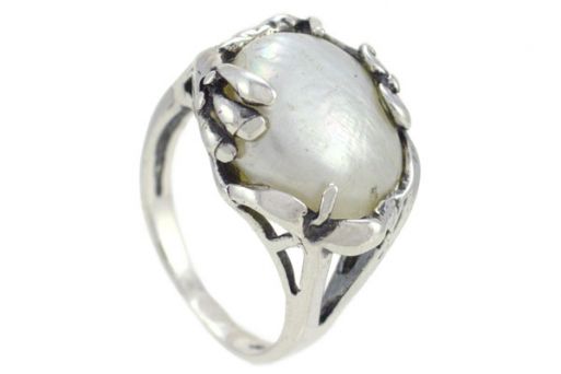 Кольцо из серебра 925 пробы с жемчугом.