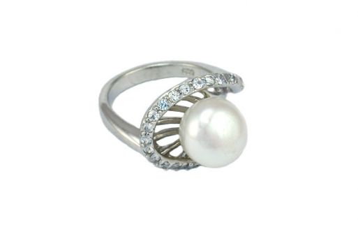 Кольцо из серебра 925 пробы с жемчугом.