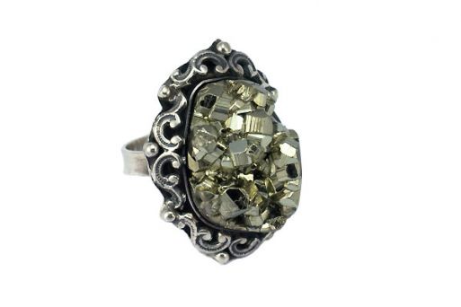 Кольцо из серебра 925 пробы с пиритом.