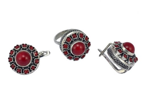 Комплект из серебра 925 пробы с кораллом.